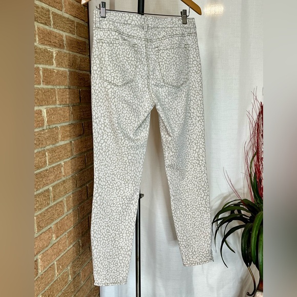 LOFT Modern Skinny Leopard print zip Ankle jeans- 6. - Picture 5 of 7